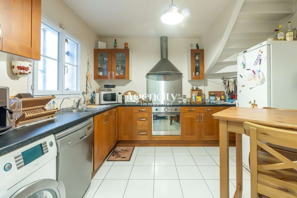 4 Pièces Bailly Cuisine - Appartement à BAILLY-ROMAINVILLIERS