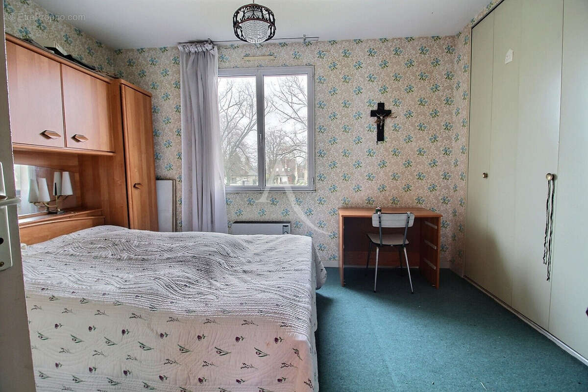 Maison à LE MESNIL-SAINT-DENIS