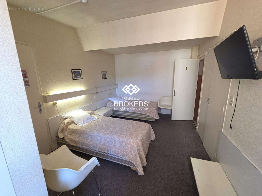800 m² à Oyonnax  - photo 8