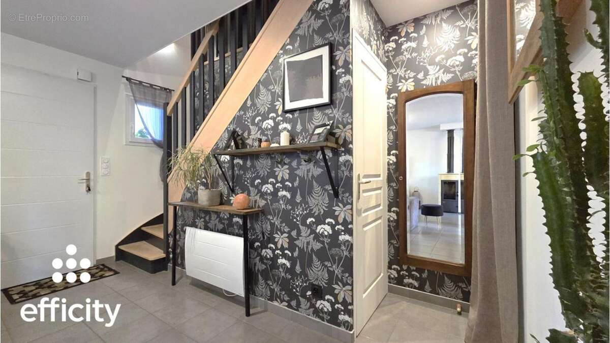 Maison à BOURG-DES-COMPTES