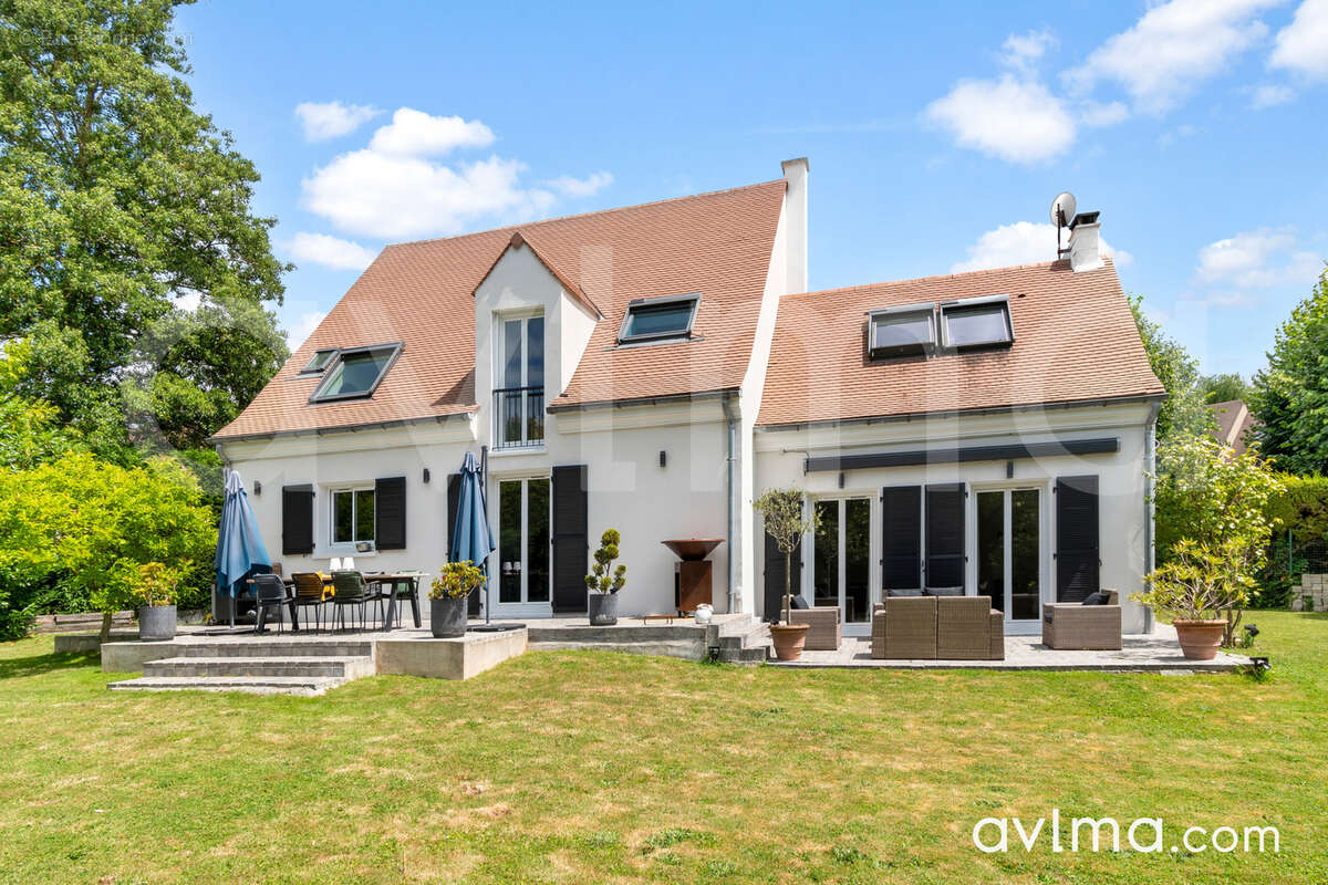 Maison à SAINT-NOM-LA-BRETECHE