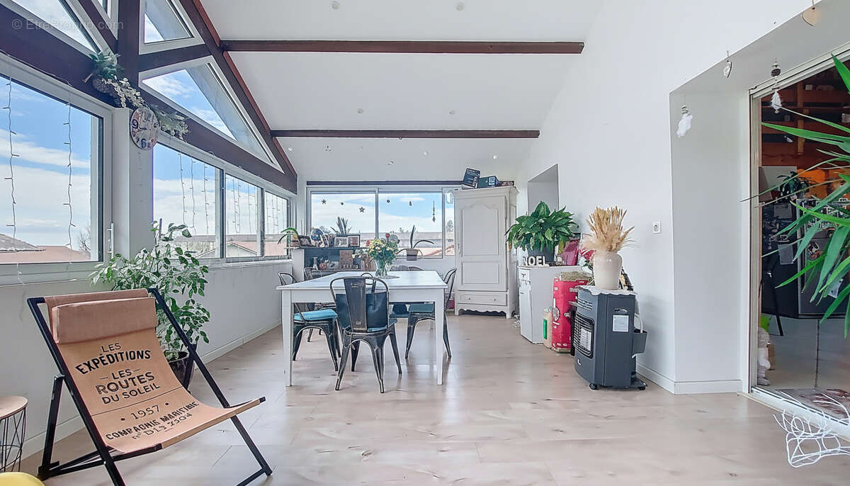 Appartement à HEYRIEUX