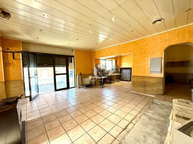 Murs commerciaux libres de 96m2 avec terrasse de 35m2 - photo 3