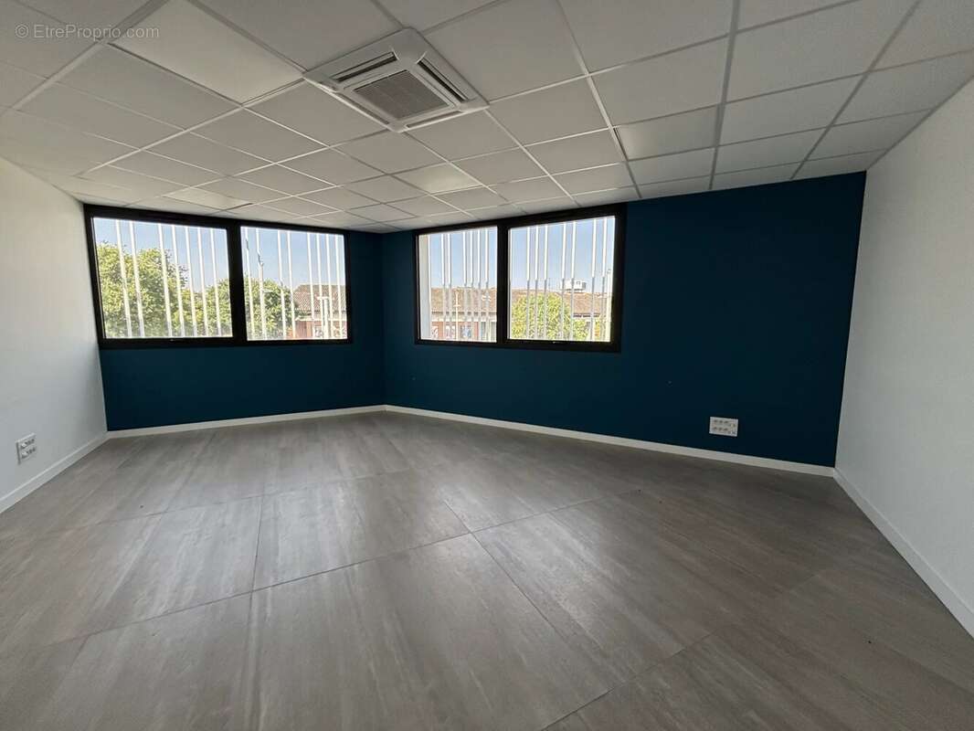 Commerce 65 m² à La Salvetat-Saint-Gilles  - photo 2