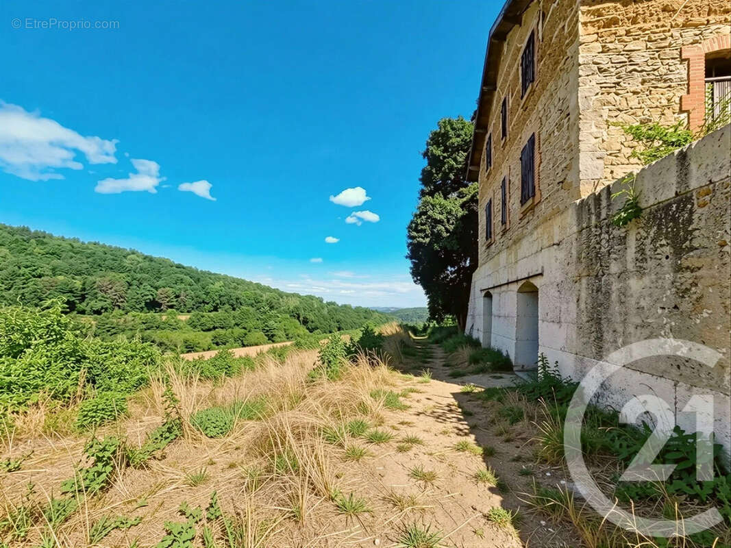 Maison à EYZIN-PINET