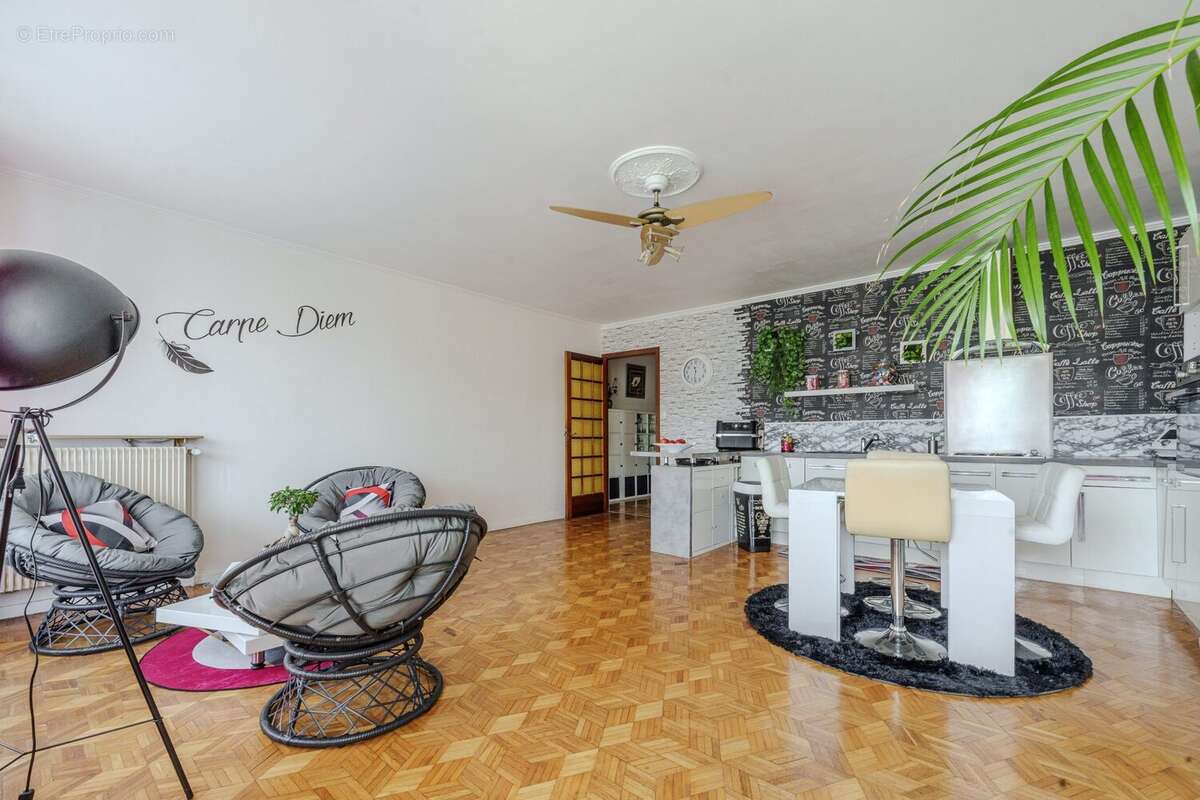 Appartement à SAINT-MARTIN-D'HERES