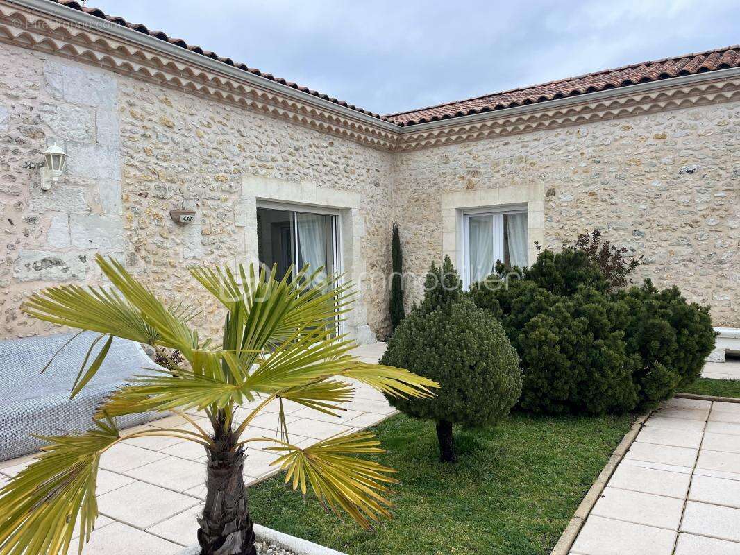Maison à NEUVIC
