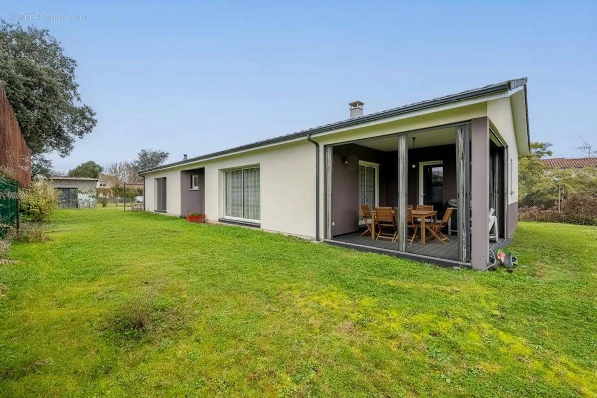 Maison à AMBARES-ET-LAGRAVE