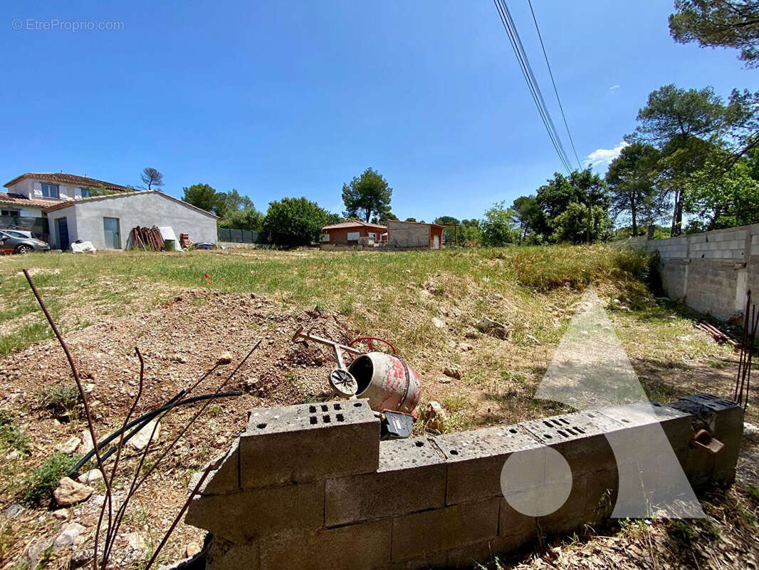 Terrain à FOX-AMPHOUX