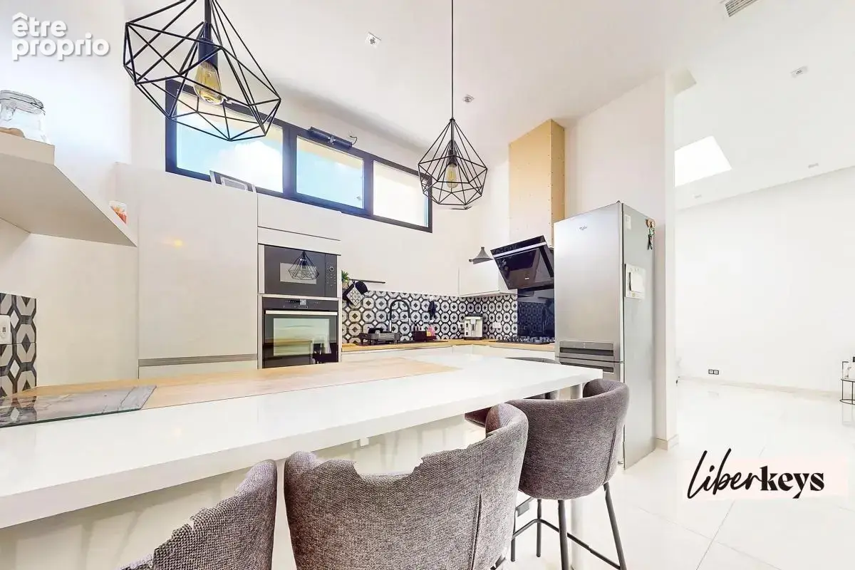 Maison atypique entièrement rénovée – 139,62 m² – DPE A – Jardin & garage de 40 m² - photo 12