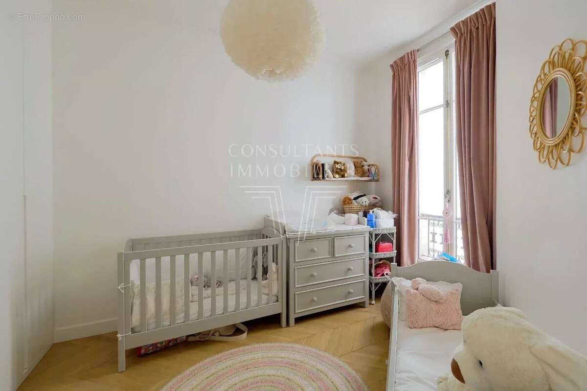 Appartement à PARIS-17E