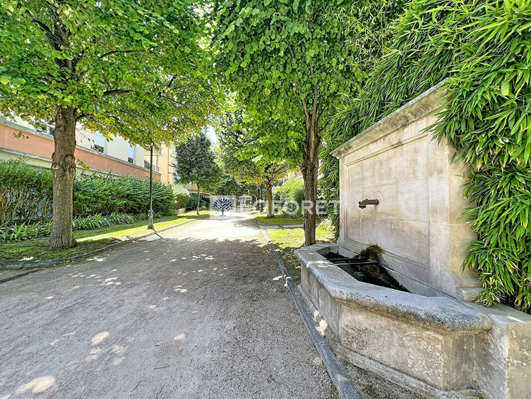 Nimes - p2 avec terrasse - residence de standing - photo 5