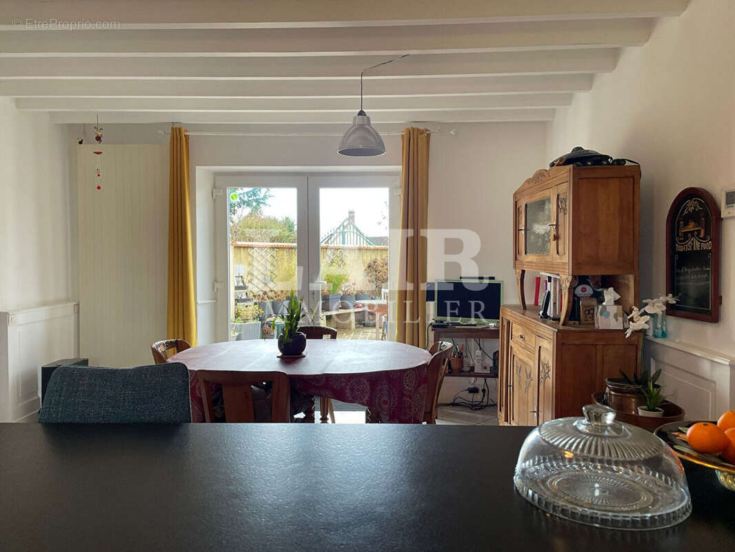 Maison à CONDE-SUR-HUISNE