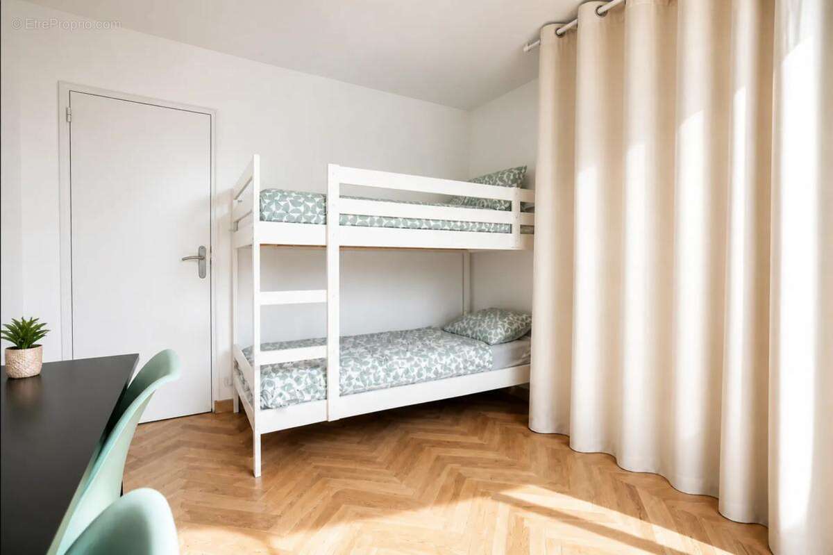 Appartement T3 - 73 m² - Saint-Genis-Laval - photo 14
