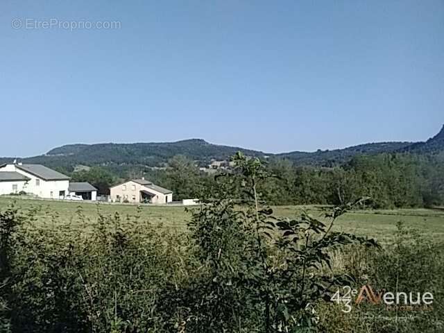 Terrain à SAINT-JULIEN-CHAPTEUIL