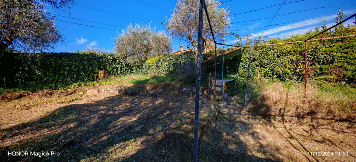 Terrain à L'ESCARENE