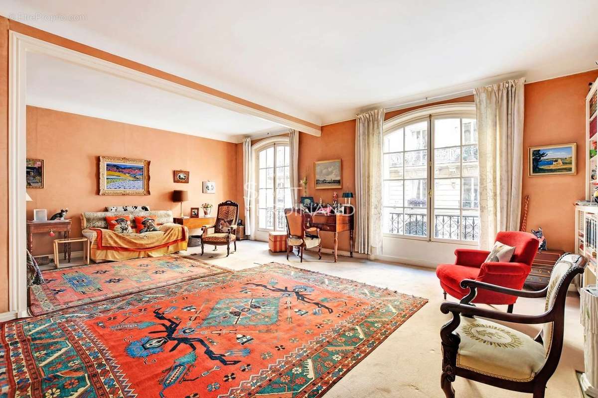 Appartement à NEUILLY-SUR-SEINE