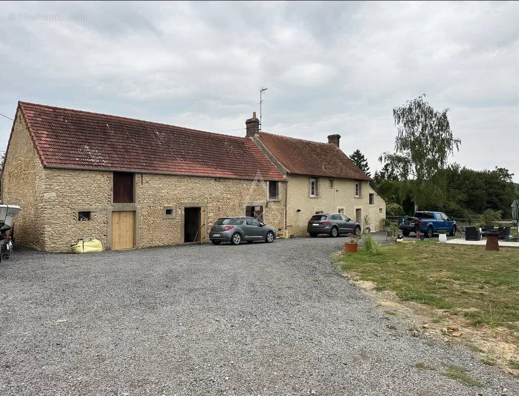 Maison à SAINT-GERMAIN-DE-CLAIREFEUILLE