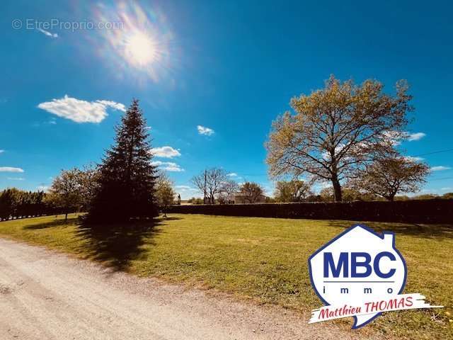 Terrain à LA CHAUSSAIRE