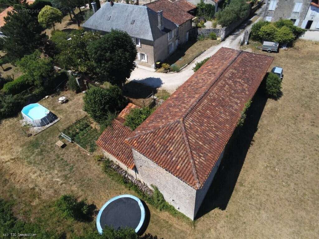 Maison à RUFFEC