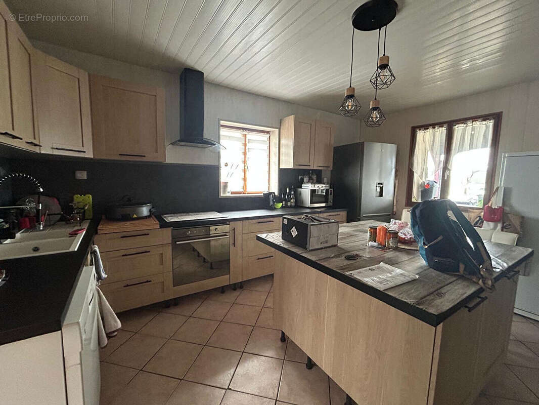 Maison à MARSEILLES-LES-AUBIGNY