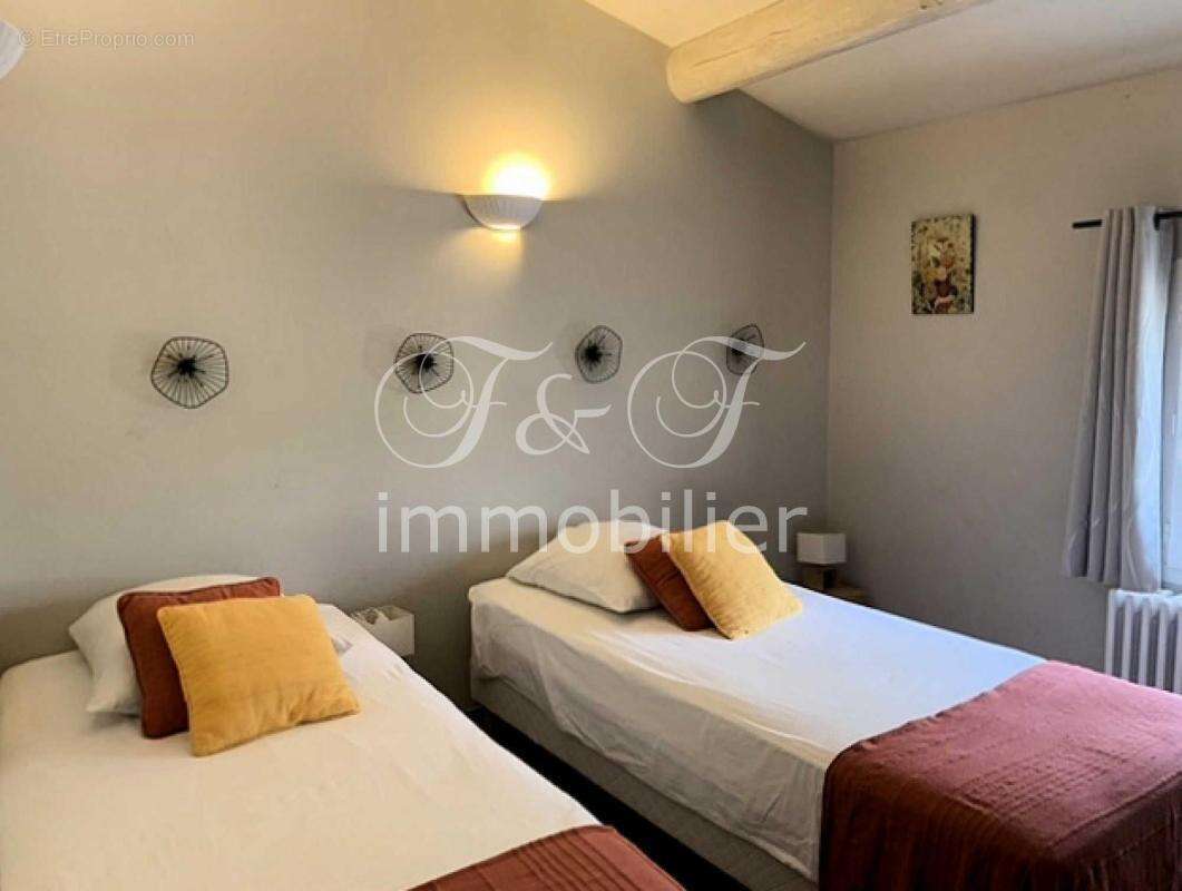 Maison à SIMIANE-LA-ROTONDE