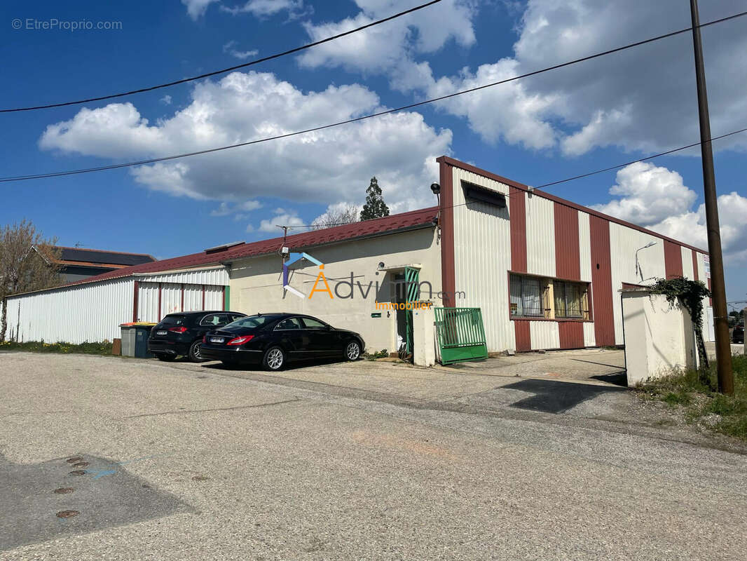 Commerce à SAINT-GENEST-LERPT