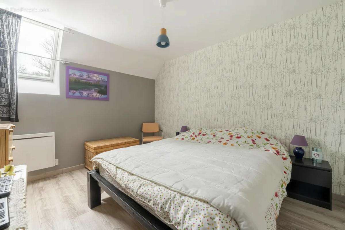 Maison à MONTJAVOULT