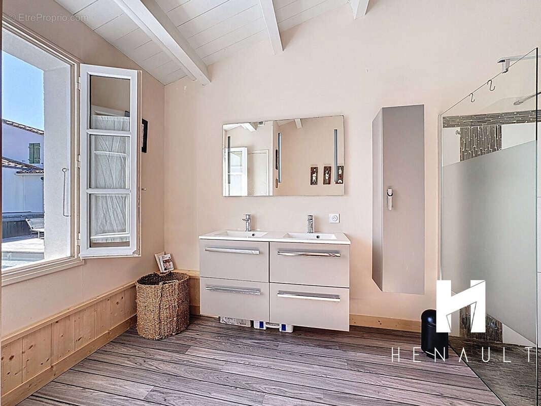 Maison à SAINT-CLEMENT-DES-BALEINES