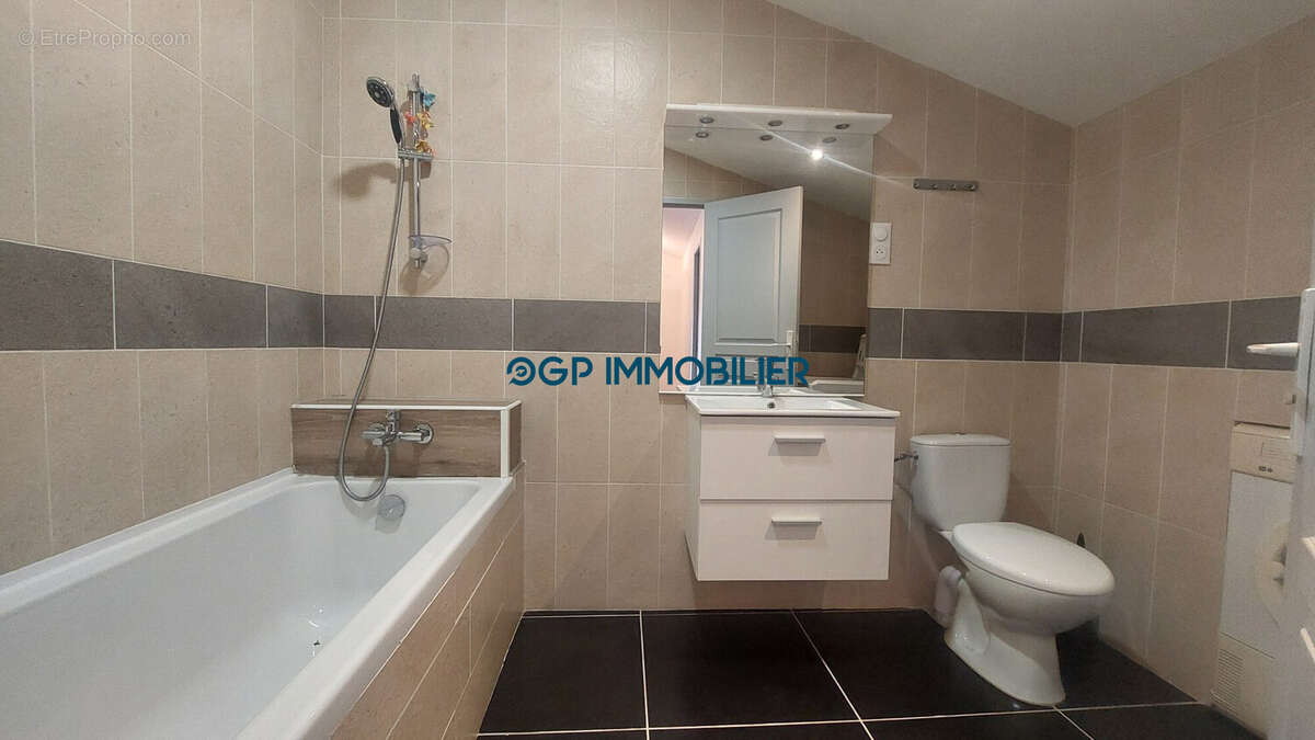 Maison à SAINT-ETIENNE-DE-TULMONT