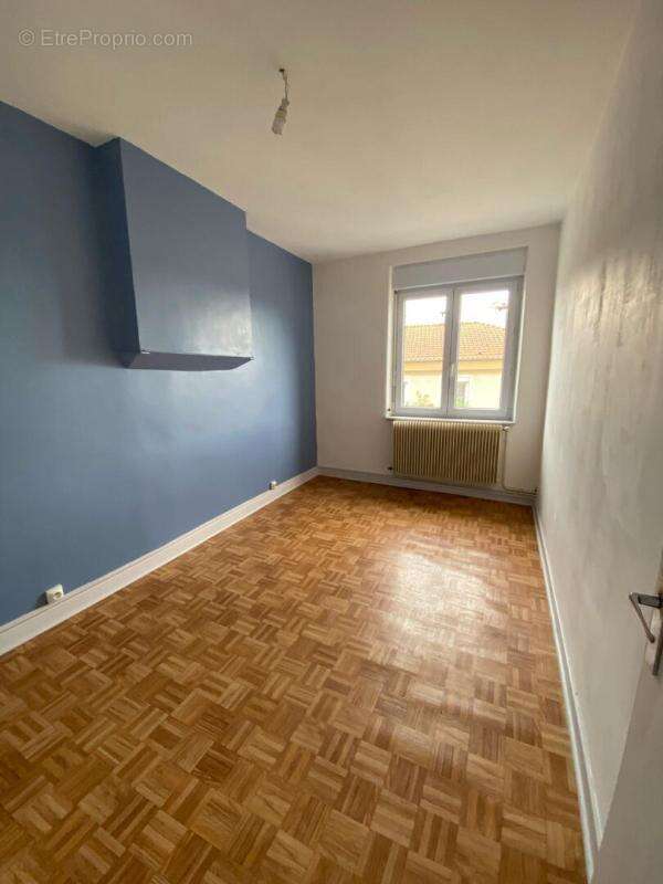 Appartement à SAINT-JUST-MALMONT