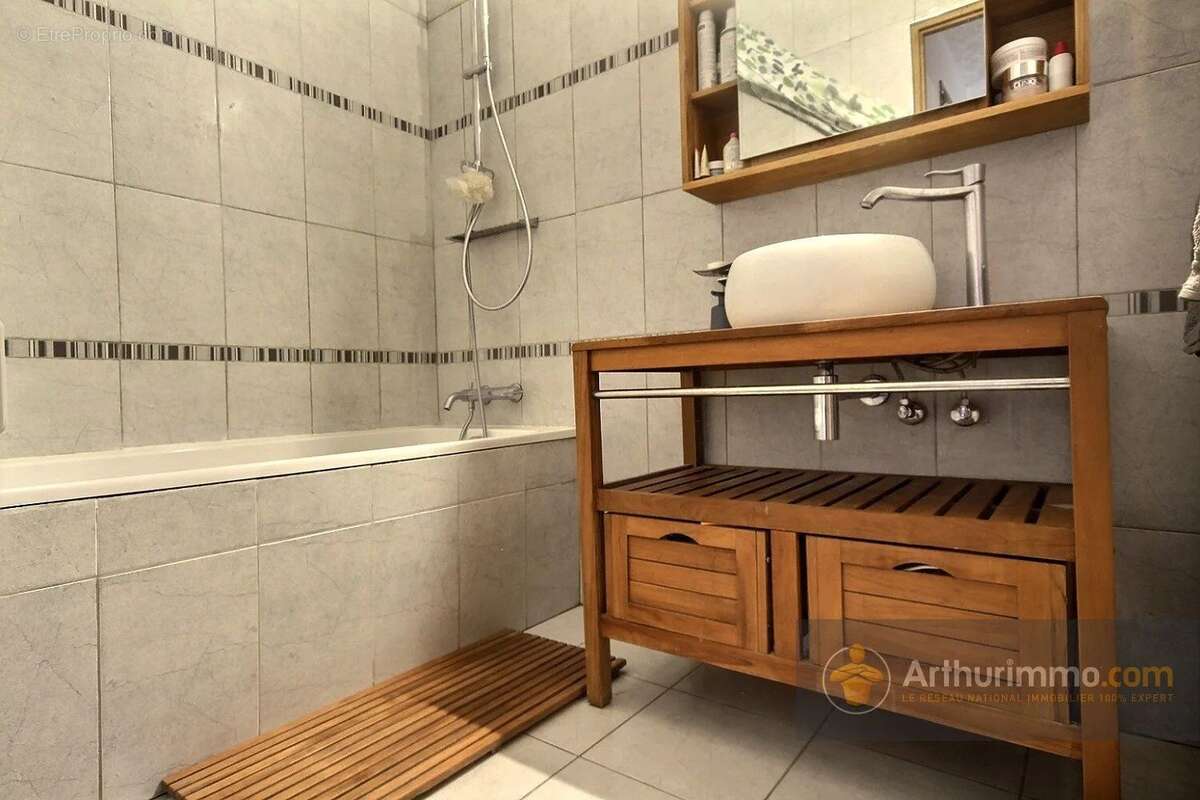 Appartement à CHARENTON-LE-PONT