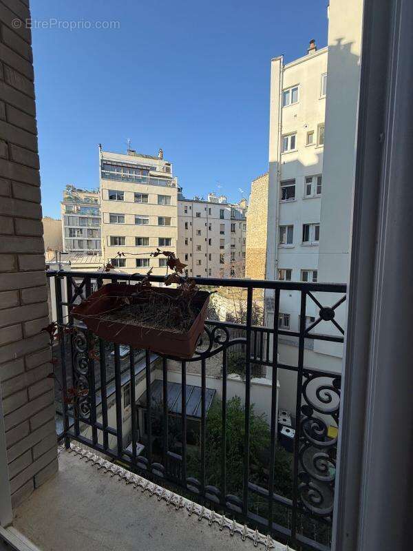 Appartement à PARIS-17E