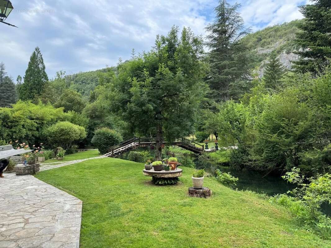 Maison à SAINT-CIRQ-LAPOPIE