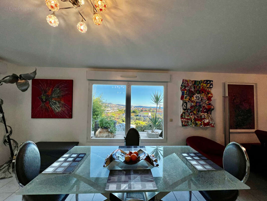 Appartement à SAINT-LAURENT-DU-VAR