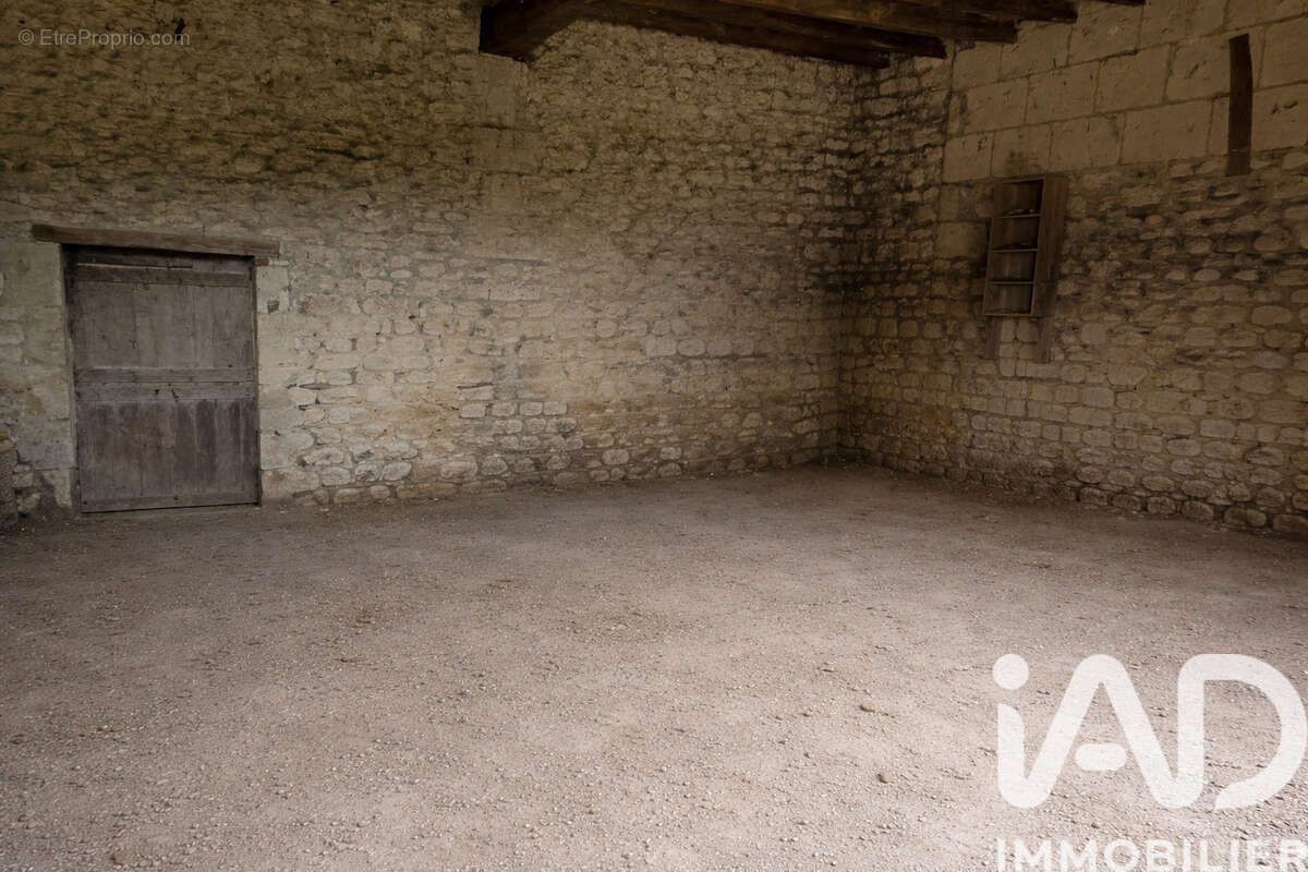 Photo 5 - Maison à SAVIGNY-EN-VERON