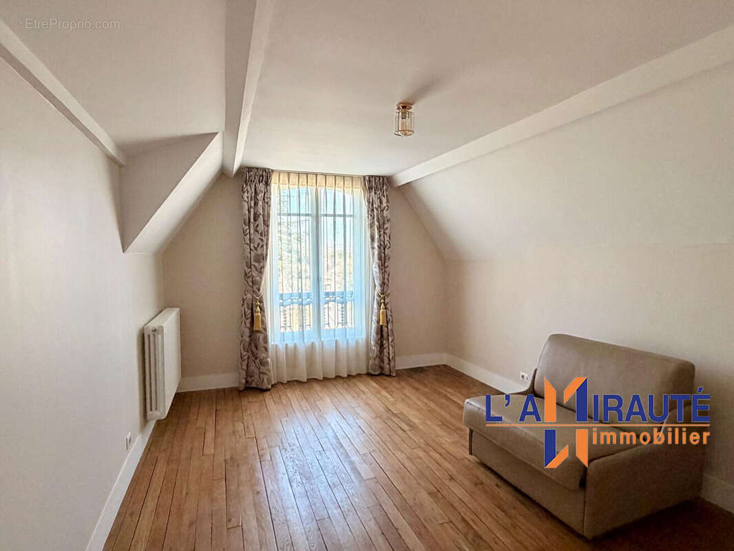 Maison à MAISONS-LAFFITTE