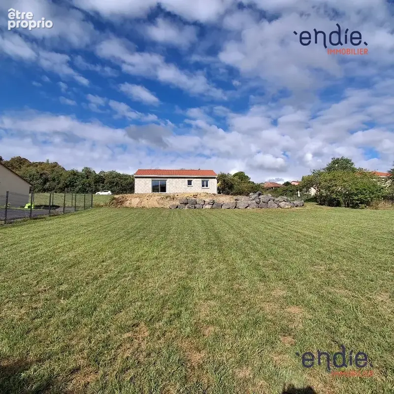 Terrain 1 240 m² à vendre à Clemensat (63320) - photo 5