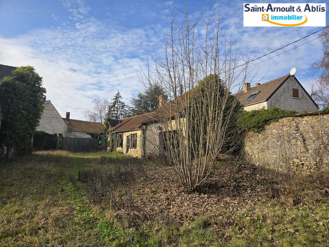 Maison à SAINT-ARNOULT-EN-YVELINES