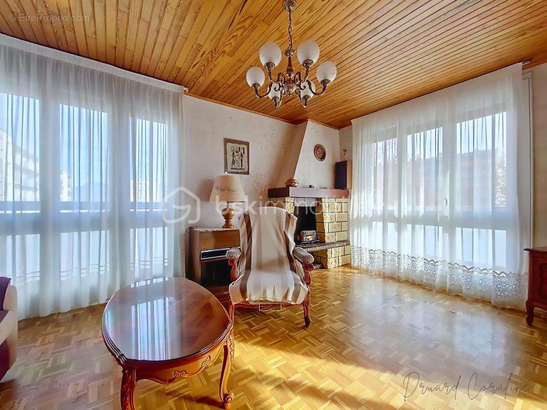 Appartement à LE PONT-DE-CLAIX