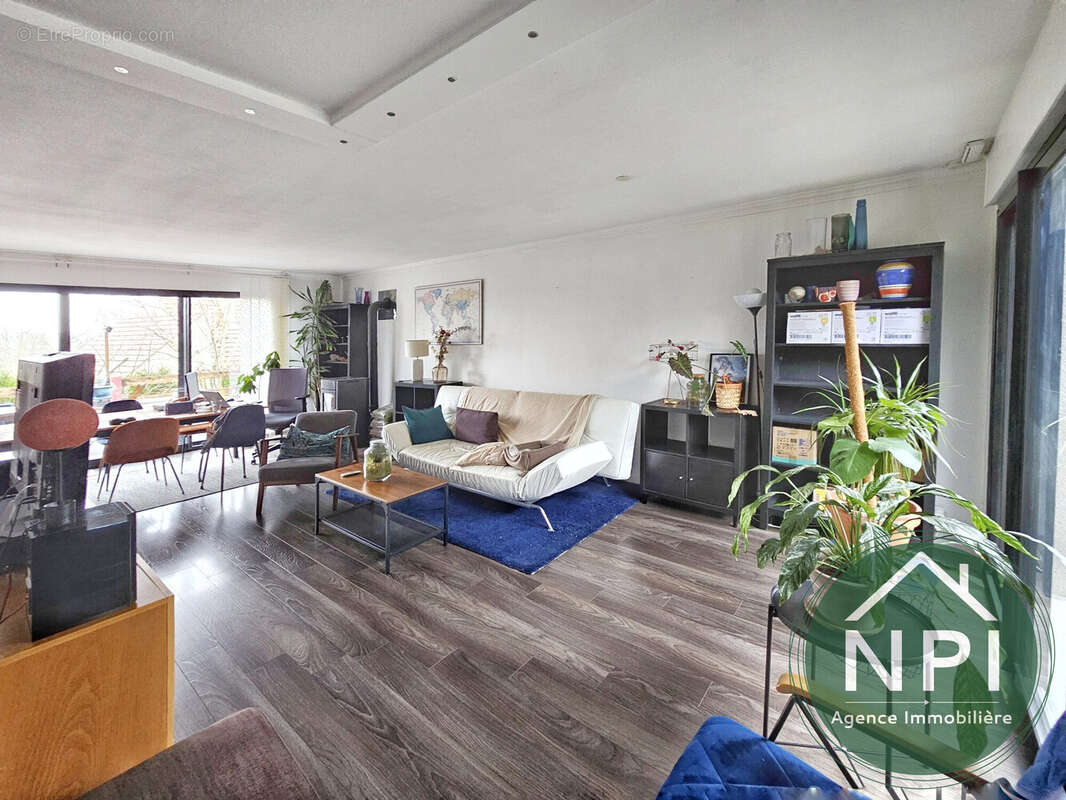 Maison à VAUX-LE-PENIL