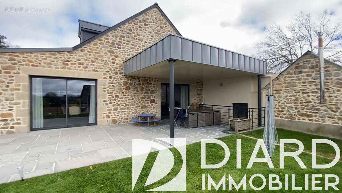 Maison à MONTREUIL-DES-LANDES