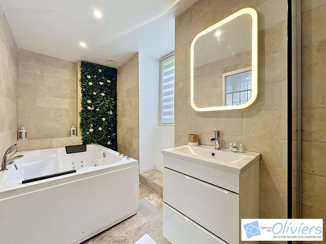 Appartement à DAMPIERRE-EN-YVELINES