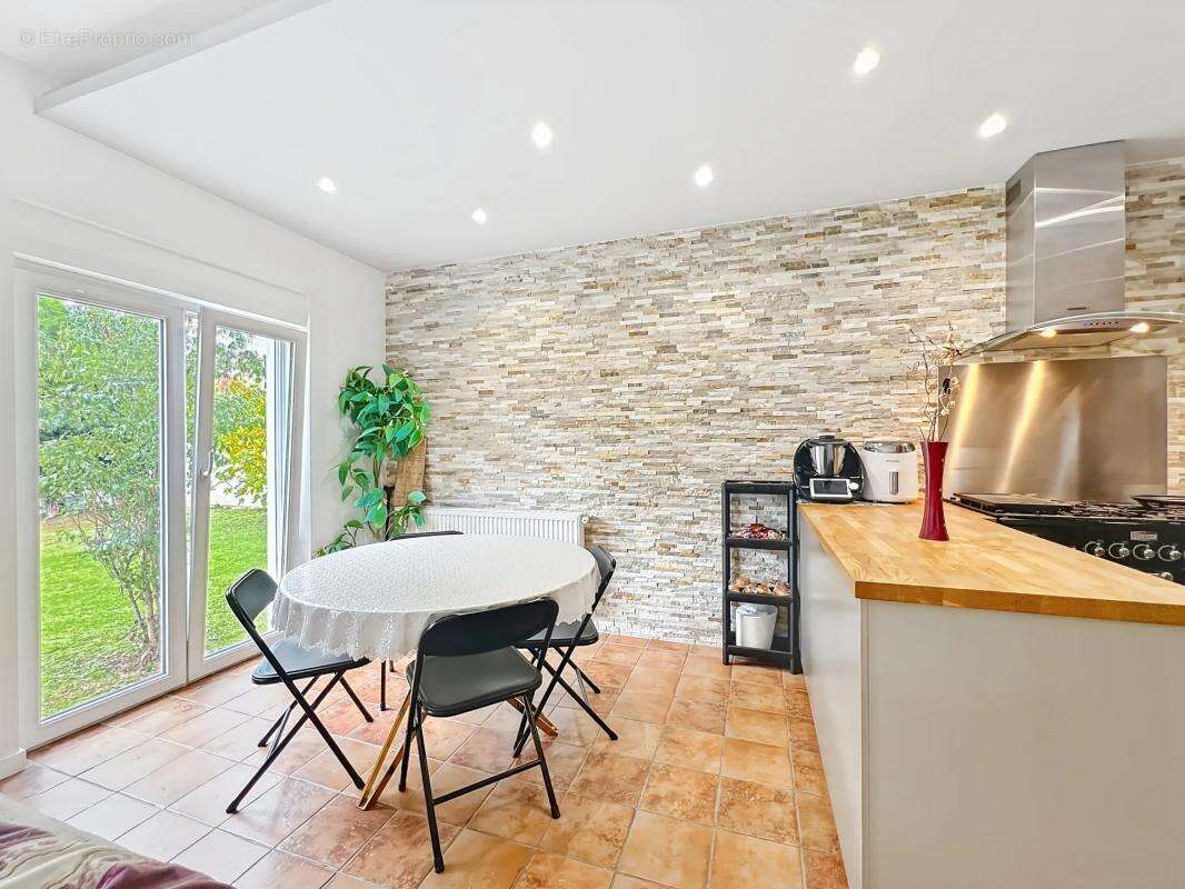 Maison à VAIRES-SUR-MARNE