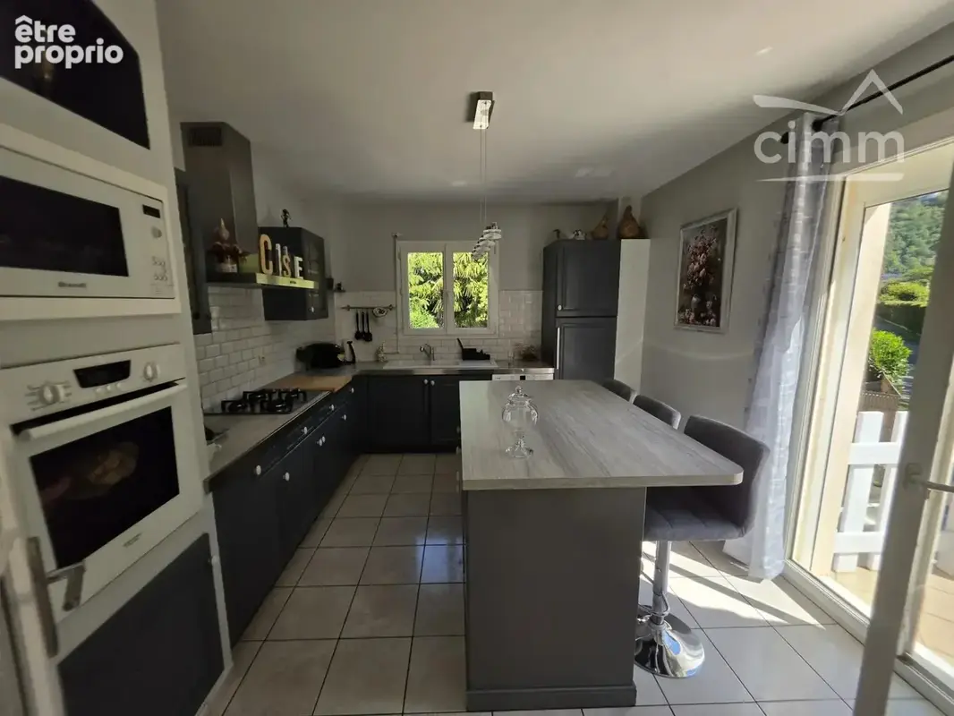 Villa individuelle de 149 m² avec piscine, espace indépendant et jardin arboré de 750 m² - photo 5