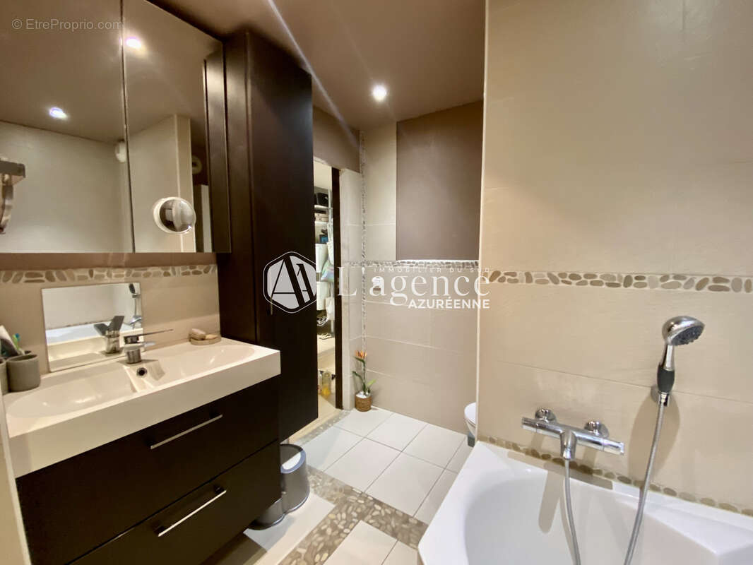Appartement à SAINT-LAURENT-DU-VAR