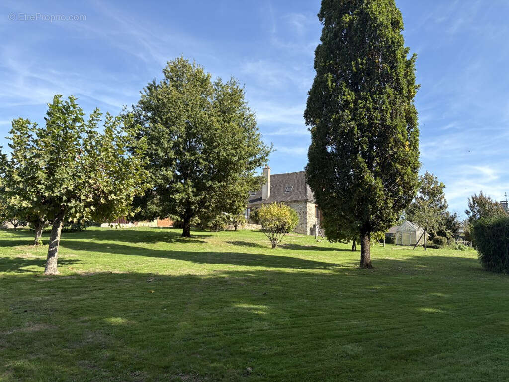 Maison à ARNAC-POMPADOUR