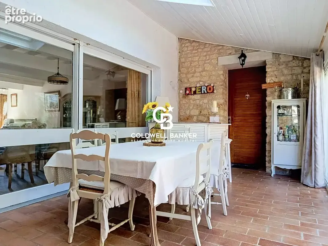 Une maison de caractère, un intérieur soigné et une véritable atmosphère - 10km de Saintes - photo 8