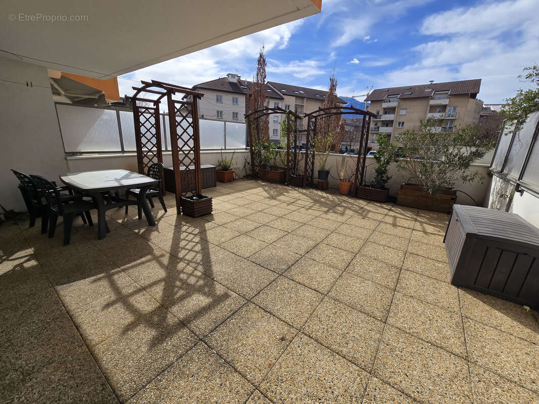 Appartement à SAINT-MARTIN-D'HERES