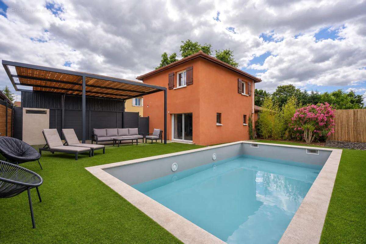 Maison à PIERRE-BENITE